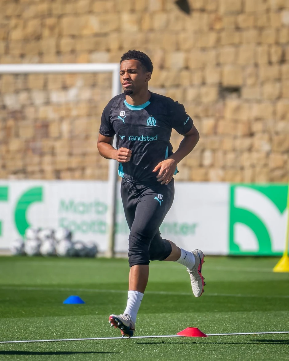 Sao trẻ Arsenal không được đá chính ở Marseille vì lười tập Sao trẻ Arsenal không được đá chính ở Marseille vì lười tập