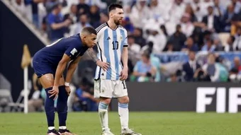 Vì sao Mbappe sáng cửa vượt Messi trong cuộc đua Chiếc giày Vàng?