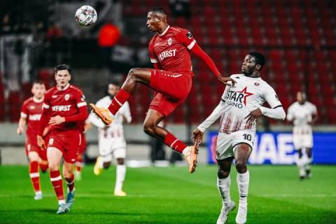 Xúc động với tâm thư đẫm nước mắt Willian Pacho gửi mẹ Xúc động với tâm thư đẫm nước mắt Willian Pacho gửi mẹ