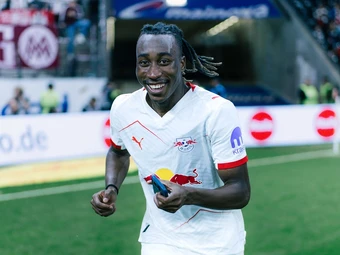 Yan Diomande khước từ Ngoại hạng Anh để chọn gia nhập PSG