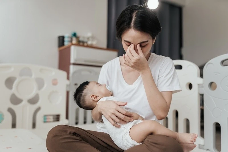 Căng thẳng với mẹ chồng, người mẹ trẻ bị trầm cảm sau sinh Căng thẳng với mẹ chồng, người mẹ trẻ bị trầm cảm sau sinh