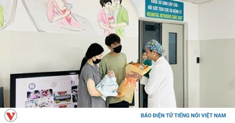 Hành trình kỳ diệu của bé sinh non nặng 720 gram người Singapore