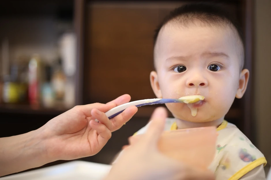 Khi nào trẻ thực sự sẵn sàng cho muỗng bột đầu tiên? Khi nào trẻ thực sự sẵn sàng cho muỗng bột đầu tiên?