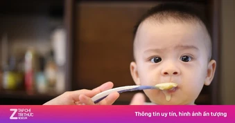 Khi nào trẻ thực sự sẵn sàng cho muỗng bột đầu tiên?