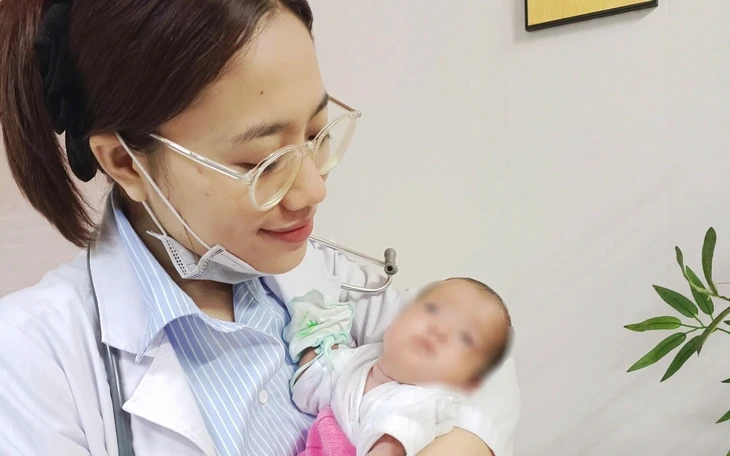 Kỳ tích tại Bệnh viện Hùng Vương: Cứu sống bé gái sinh non 23 tuần, nặng 640 gram Kỳ tích tại Bệnh viện Hùng Vương: Cứu sống bé gái sinh non 23 tuần, nặng 640 gram