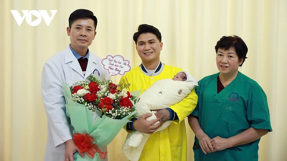Lào Cai đón em bé đầu tiên chào đời bằng phương pháp thụ tinh trong ống nghiệm