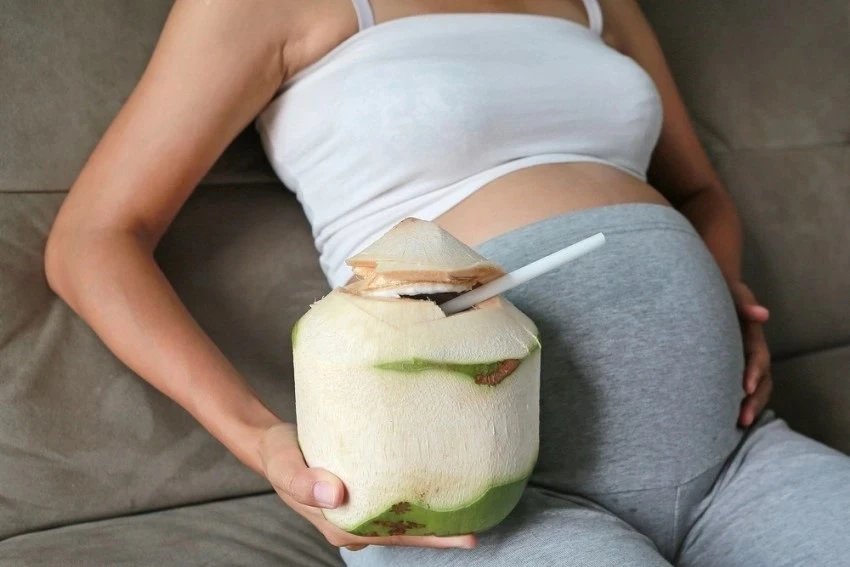 Mẹ bầu nên uống nước dừa thế nào? Mẹ bầu nên uống nước dừa thế nào?
