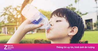 Trẻ nên uống nước thế nào để không hại sức khỏe?