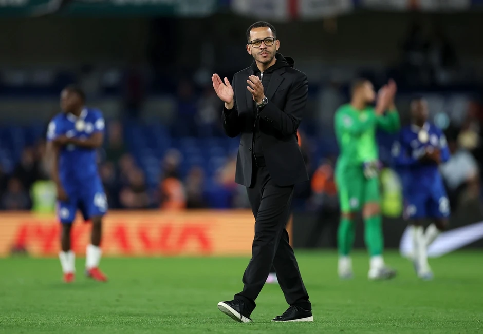 10 lý do Chelsea phải trảm Rosenior ngay lập tức