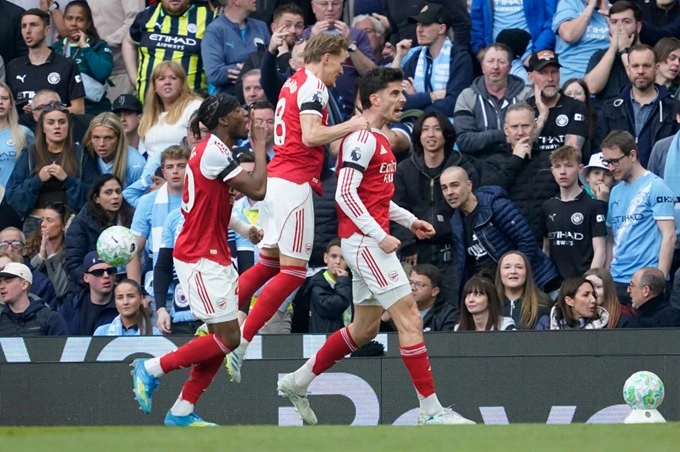 10 yếu tố quyết định cuộc đua song mã Arsenal và Man City 10 yếu tố quyết định cuộc đua song mã Arsenal và Man City