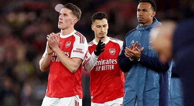 22 ngày làm tan vỡ giấc mơ ăn bốn của Arsenal 22 ngày làm tan vỡ giấc mơ ăn bốn của Arsenal