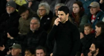 22 ngày làm tan vỡ giấc mơ ăn bốn của Arsenal
