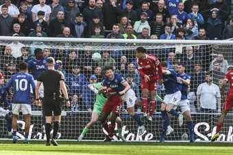 5 điểm nhấn Everton vs Liverpool: Van Dijk cứu rỗi; Lời chia tay hoàn hảo của Salah