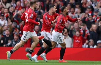 5 điểm nhấn MU 3-2 Liverpool: Mainoo đẳng cấp, vé C1 cho MU