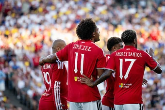 6 dấu ấn MU hạ Leeds: Zirkzee lột xác, điểm sáng Dermot Mee