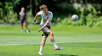 Alex Scott chờ MU hoàn tất giấc mơ thơ ấu