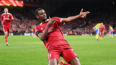 'Alexander Isak đã bị đồng đội làm tổn thương lòng tự trọng' 'Alexander Isak đã bị đồng đội làm tổn thương lòng tự trọng'