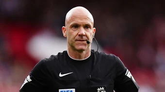 Anthony Taylor chính thức giải nghệ sau 16 năm cầm còi