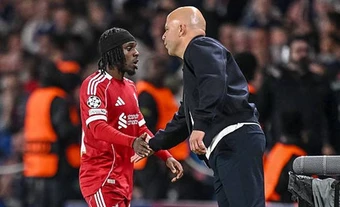 Arne Slot lấy gì để cứu vãn hy vọng Top 5 cho Liverpool?