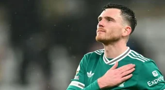 Arne Slot tiết lộ lý do Andrew Robertson chia tay Liverpool