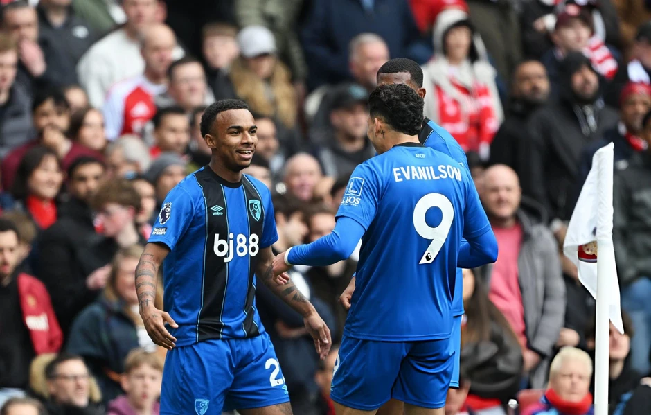 Arsenal bất ngờ thua Bournemouth, cuộc đua vô địch thêm kịch tính Arsenal bất ngờ thua Bournemouth, cuộc đua vô địch thêm kịch tính