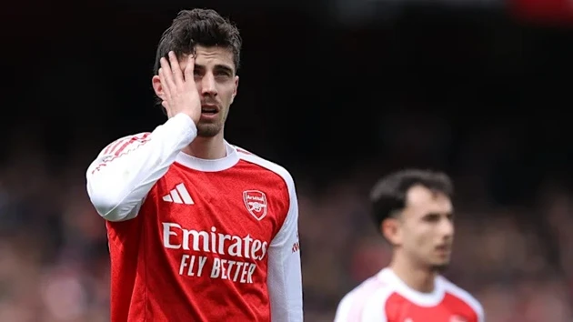 Arsenal bộc lộ sự yếu kém về bản lĩnh và hàng công bóng sống Arsenal bộc lộ sự yếu kém về bản lĩnh và hàng công bóng sống