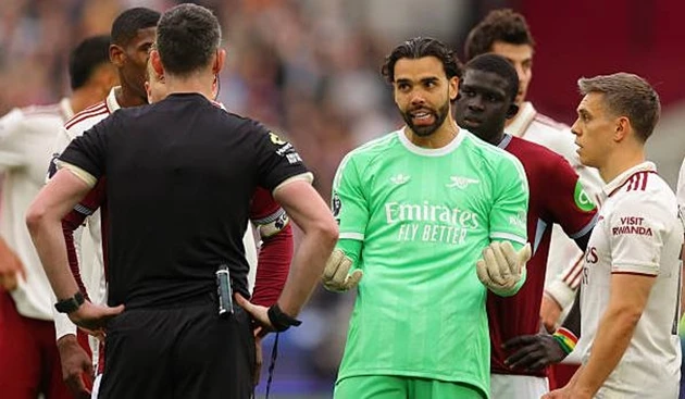 Arsenal có thể mất ngôi đầu nếu Ngoại hạng Anh không dùng VAR