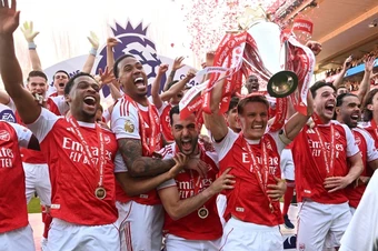 Arsenal đắc lợi nhờ luật tài chính mới NHA