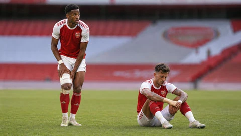 Arsenal đang dính lời nguyền ma quái ở vị trí hậu vệ phải? Arsenal đang dính lời nguyền ma quái ở vị trí hậu vệ phải?