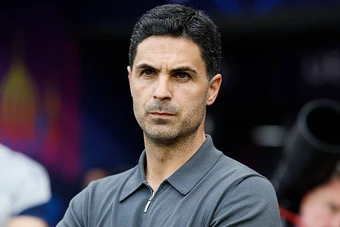 Arsenal đáp trả định kiến chậm chạp bằng bản lĩnh