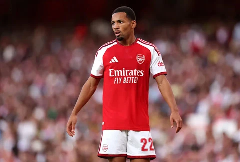 Arsenal đấu tranh với Premier League Arsenal đấu tranh với Premier League