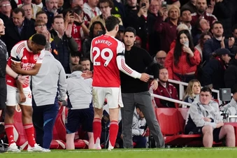 Arsenal hạ Burnley kèm hàng loạt kỷ lục lịch sử