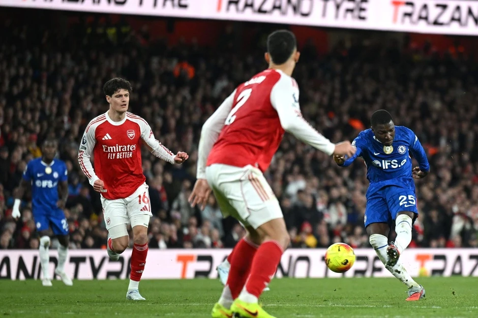 Arsenal hạ Chelsea 2-1, xây chắc ngôi đầu Ngoại hạng Anh Arsenal hạ Chelsea 2-1, xây chắc ngôi đầu Ngoại hạng Anh