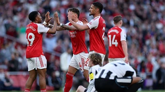 Arsenal hưởng lợi lớn trước Man City trong cuộc đua vô địch Premier League nhờ VAR