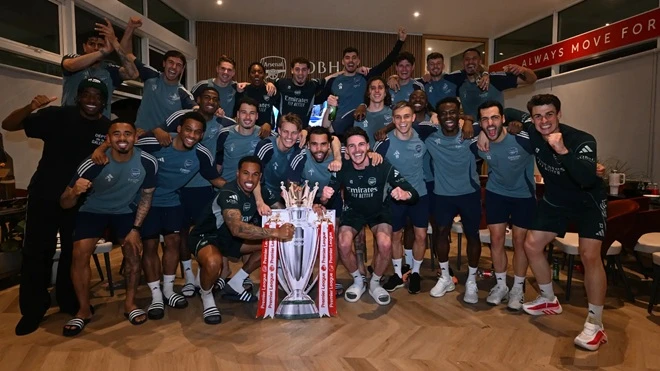 Arsenal kiếm được bao nhiêu tiền nếu giành cú đúp mùa này? Arsenal kiếm được bao nhiêu tiền nếu giành cú đúp mùa này?