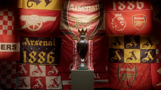 Arsenal lần đầu nâng cúp Ngoại hạng Anh trên sân khách sau 22 năm Arsenal lần đầu nâng cúp Ngoại hạng Anh trên sân khách sau 22 năm