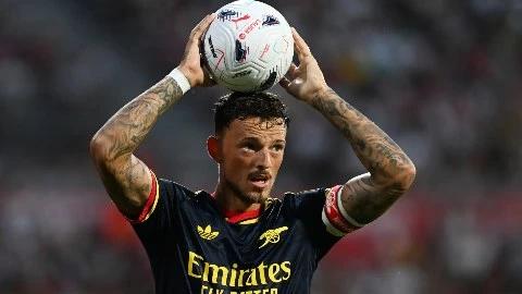 Arsenal lo mất 'vũ khí' ném biên khi Premier League cấm dùng khăn để lau khô bóng Arsenal lo mất 'vũ khí' ném biên khi Premier League cấm dùng khăn để lau khô bóng