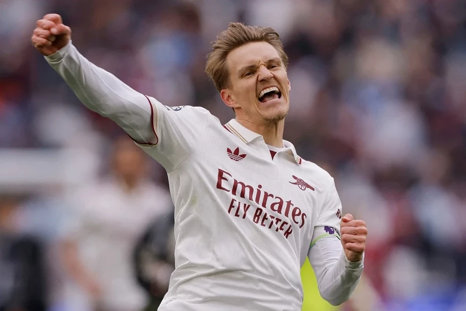 Arsenal nghiên cứu bài penalty của PSG Arsenal nghiên cứu bài penalty của PSG