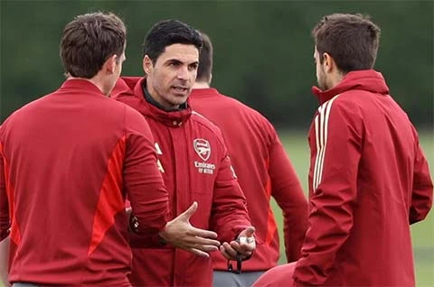 Arsenal nuôi mộng bá vương Arsenal nuôi mộng bá vương
