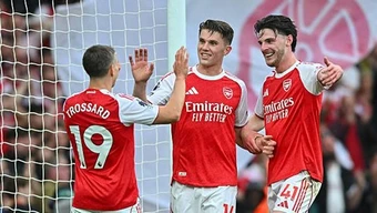 Arsenal thắng áp đảo Fulham để nới rộng cách biệt lên 6 điểm