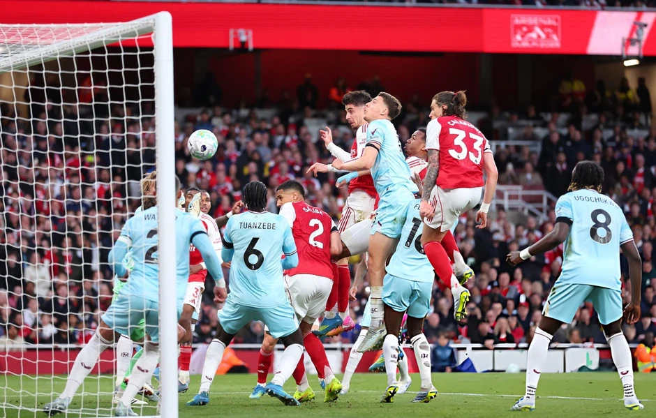 Arsenal thắng Burnley, tiến gần ngôi vô địch Ngoại hạng Anh Arsenal thắng Burnley, tiến gần ngôi vô địch Ngoại hạng Anh