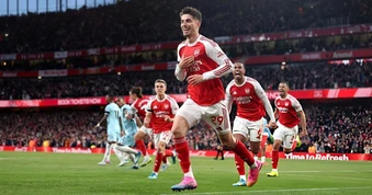 Arsenal thắng Burnley, tiến gần ngôi vô địch Ngoại hạng Anh