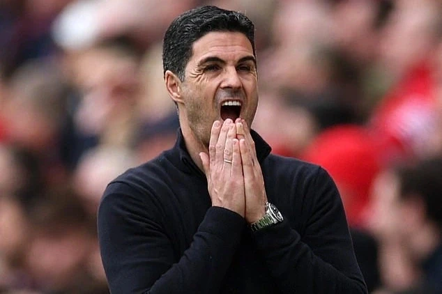 Arsenal thi đấu tệ hại, cổ động viên đòi sa thải HLV Mikel Arteta Arsenal thi đấu tệ hại, cổ động viên đòi sa thải HLV Mikel Arteta