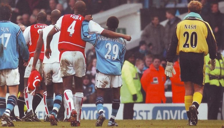 Arsenal từng dâng chức vô địch vào tay MU cách đây 23 năm! Arsenal từng dâng chức vô địch vào tay MU cách đây 23 năm!
