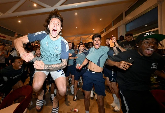 Arsenal vô địch Ngoại hạng Anh: Đỉnh cao chiến lược Arsenal vô địch Ngoại hạng Anh: Đỉnh cao chiến lược