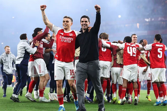 Arsenal vô địch Ngoại hạng Anh sau 22 năm chờ đợi Arsenal vô địch Ngoại hạng Anh sau 22 năm chờ đợi