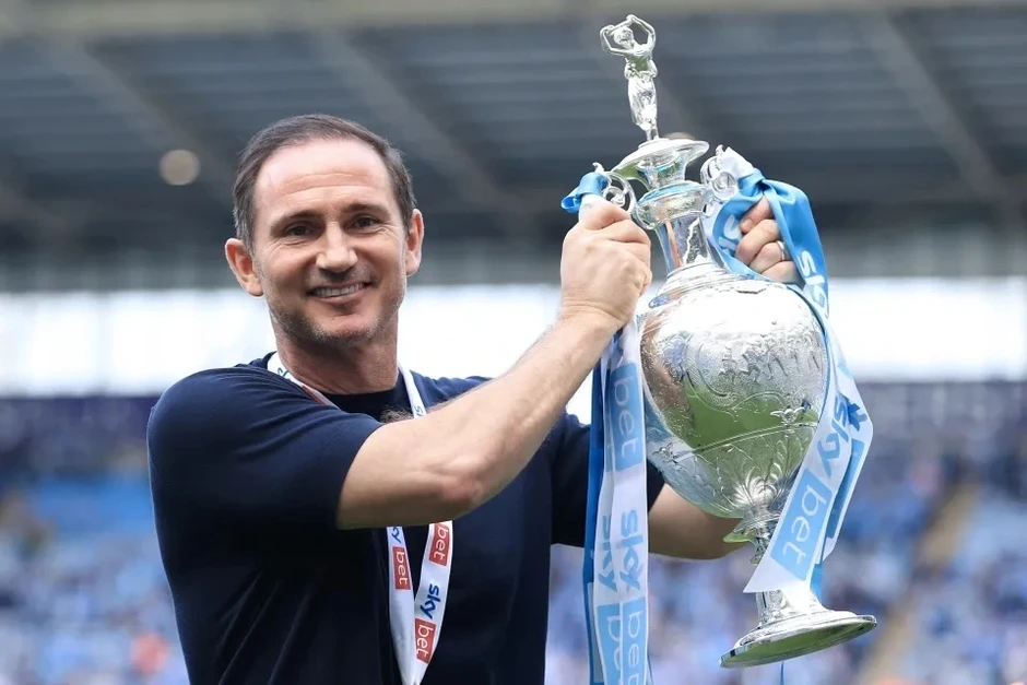 Arsenal vô địch Premier League, HLV Arteta vẫn trượt danh hiệu cao quý