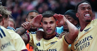 Arsenal vượt ải Sunderland, vươn lên dẫn đầu Ngoại hạng Anh