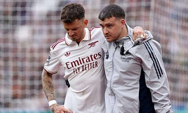Arsenal xáo trộn đội hình vì chấn thương của Ben White Arsenal xáo trộn đội hình vì chấn thương của Ben White