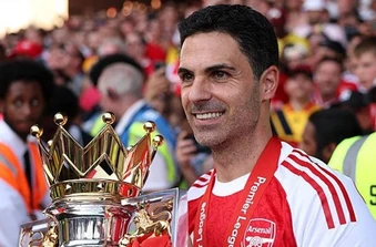 Arteta được ví như Sir Alex sau kỳ tích vô địch Ngoại hạng Anh